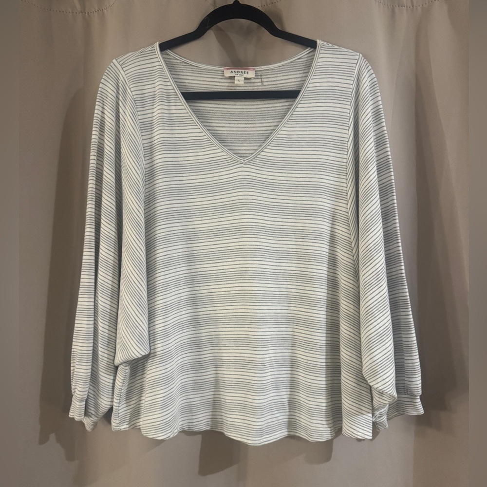 ANDREE BY UNIT V-Neck Striped Long Sleeve Top